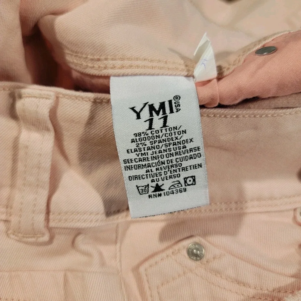 YMI Wanna Betta Butt Women's Shorts Size 11 Stretch Y2K Shaping‎ Shorts 2 Button